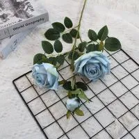 кустовая роза три шт на ветке голубая