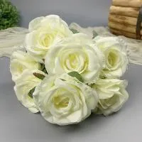 букет из 7 роз диаметр 10 см молочно-белый