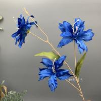 лилия тройная синий