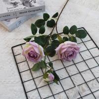 кустовая роза три шт на ветке светло-фиолетовая