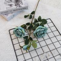 кустовая роза три шт на ветке серо-голубая