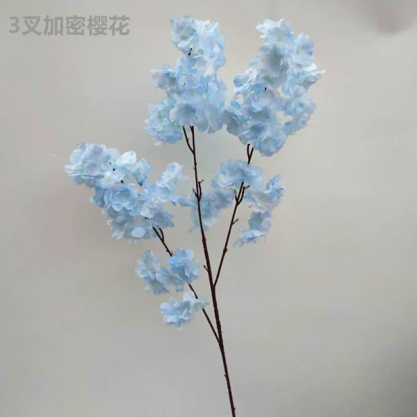 Ветка сакуры, голубая