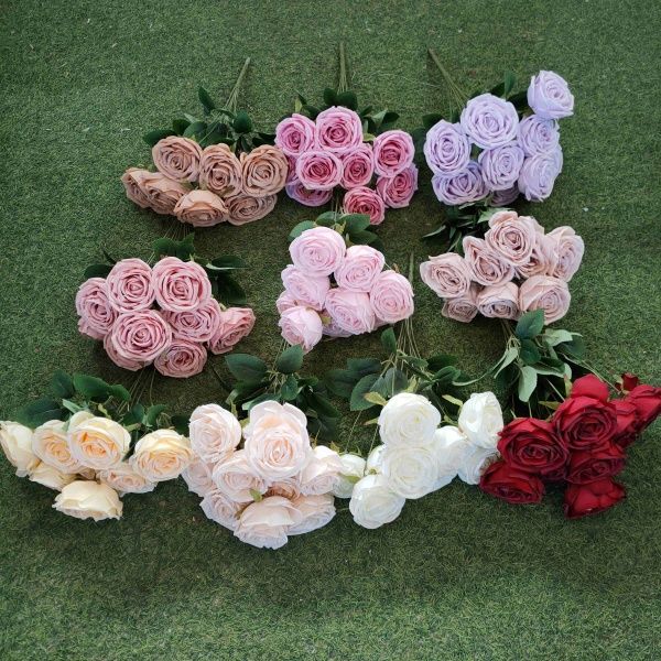 Букет чашеобразных роз светло-фиолетовый