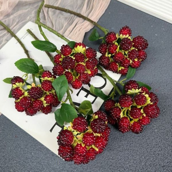 клубника красная