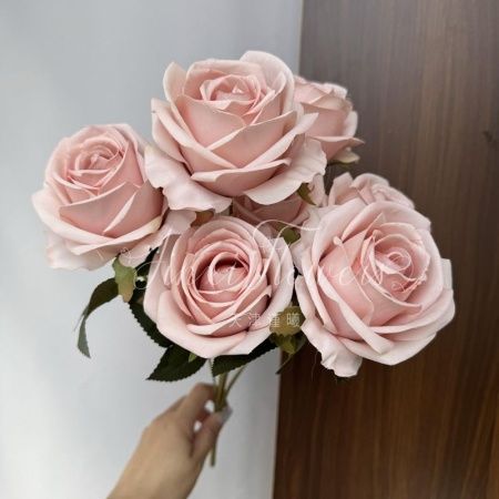 2 букета роз 7 голов пудровый