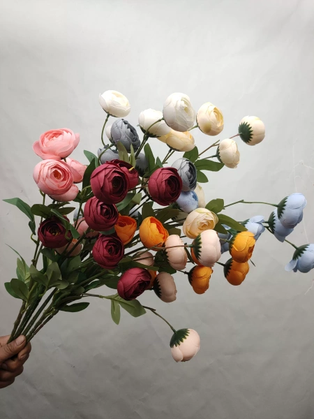 ветка ранункулюса белый