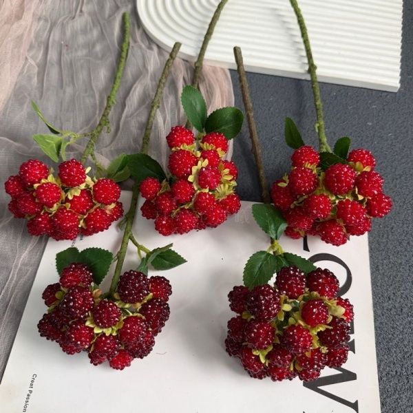 клубника красная