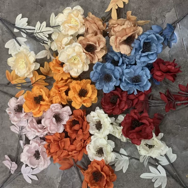 гардения 4 головы с черной серединой белый